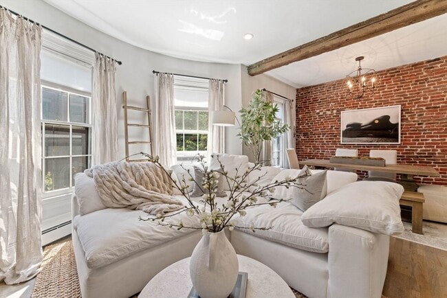 Primary Photo - 91 Waltham St