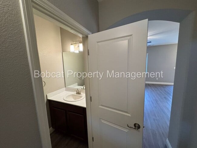 Building Photo - 1292 Saltern Dr