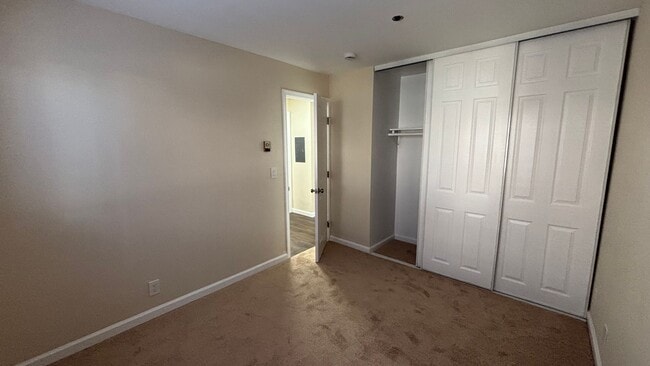 Building Photo - Renovated 2 Bedroom 1 Bath Condo w/ Balcony! -- Available Now !!!