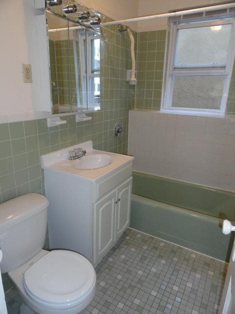 Building Photo - 402 Highland Ave