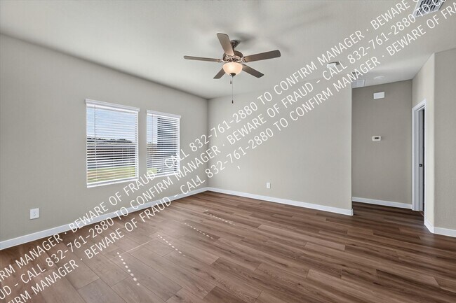 Building Photo - 2405 Nicole Dr