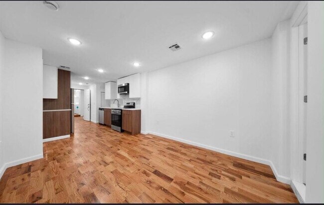 Building Photo - 1111 53rd St