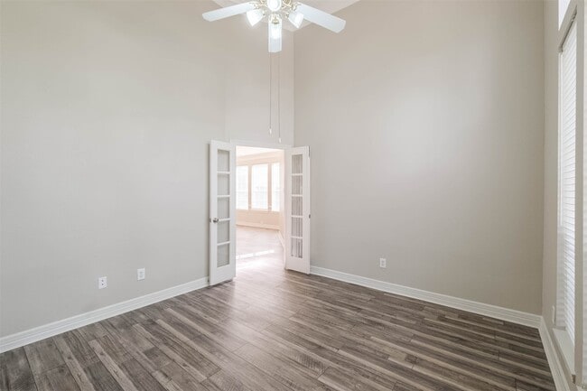 Building Photo - 5911 Brook Bend Dr