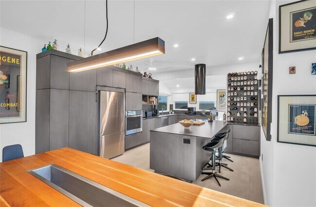 Building Photo - 747 2nd St N