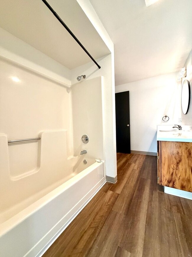 Building Photo - **FREE FIRST MONTH'S RENT** Updated Townhouse in the Heart of Garden Home~ New LVP Flooring~ Wash...