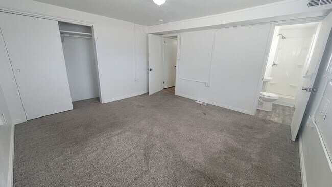 Building Photo - 13413 Minuteman Dr