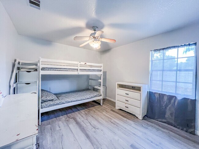 Building Photo - For Rent | Hidden Glen Community | 4 Bed, ...