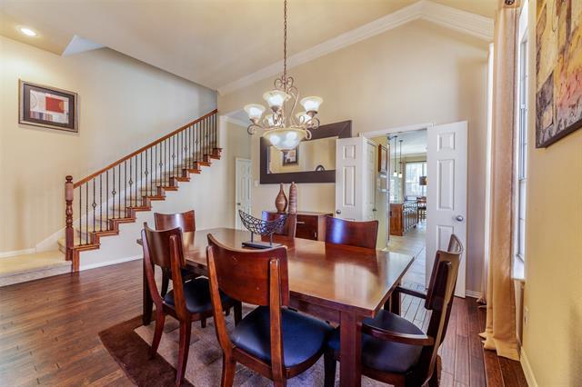Building Photo - 920 Fannin Dr