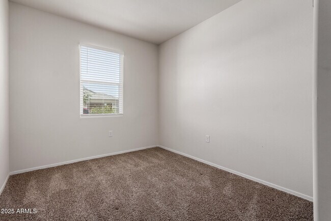 Building Photo - 1925 W Pima Ave