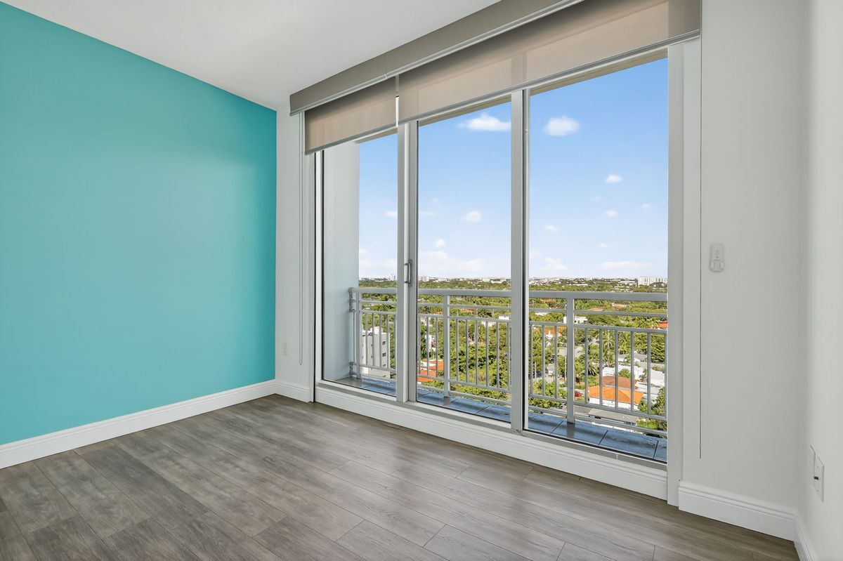 Building Photo - 2021 SW 3rd Ave