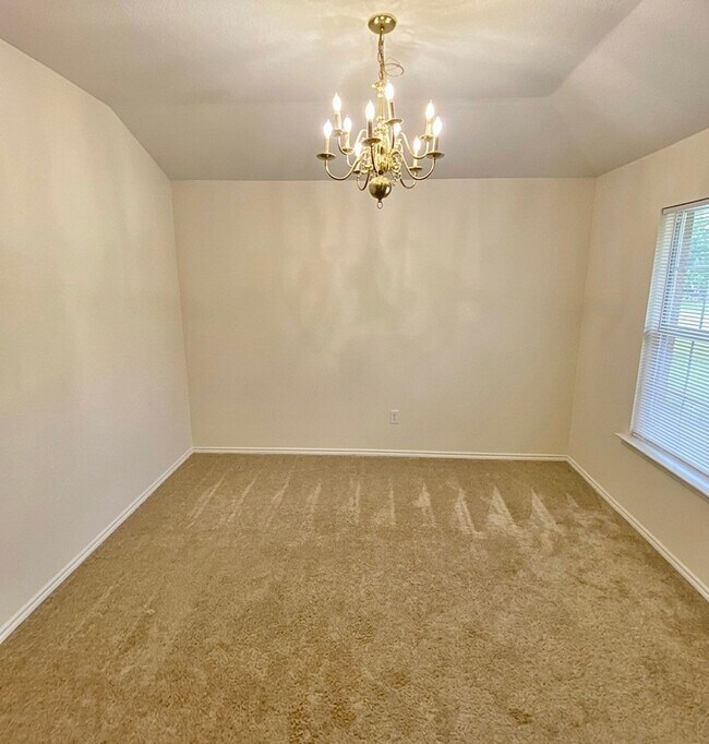 Building Photo - AVAILABLE BEGGINING OF MAY; APPLY TODAY ON OUR WEBSITE!!!