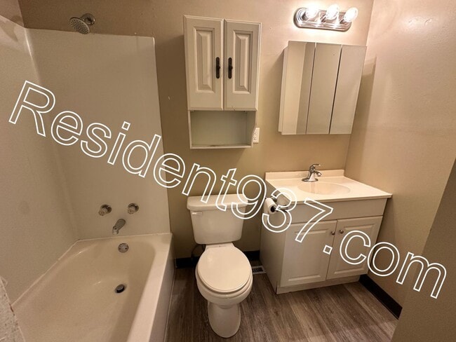 Building Photo - 3 Bed 2 bath Home