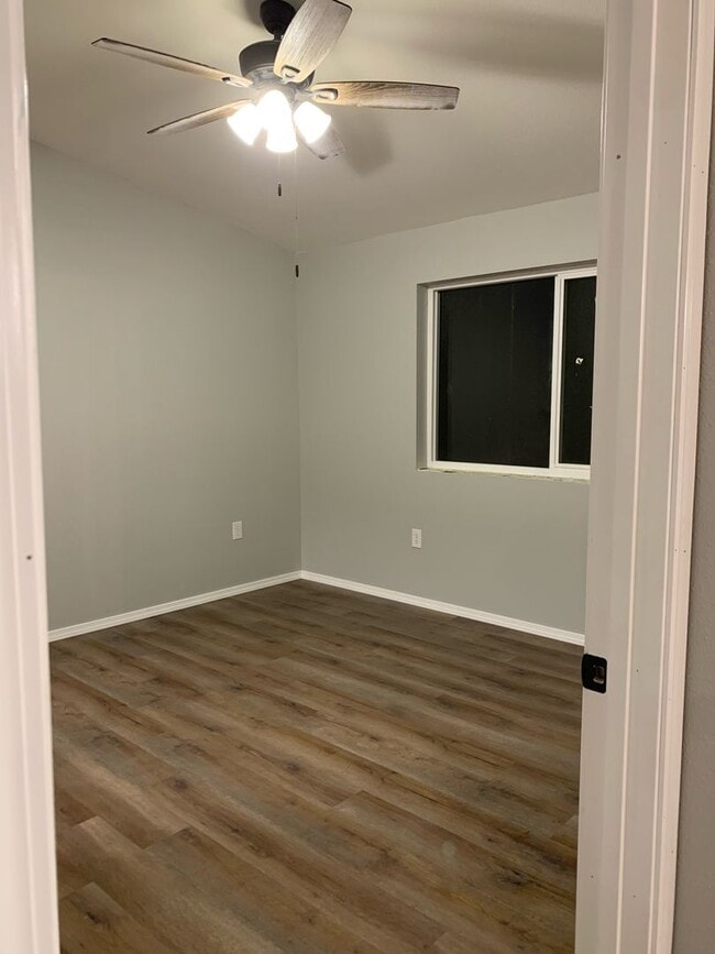 Building Photo - 1 Bedroom/1 Bathroom -- Fantastic Palmer Location!