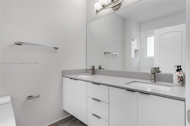 Building Photo - 942 SW 147th Ct