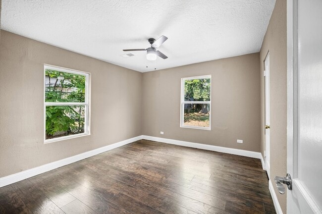 Building Photo - 2024 Des Jardines St