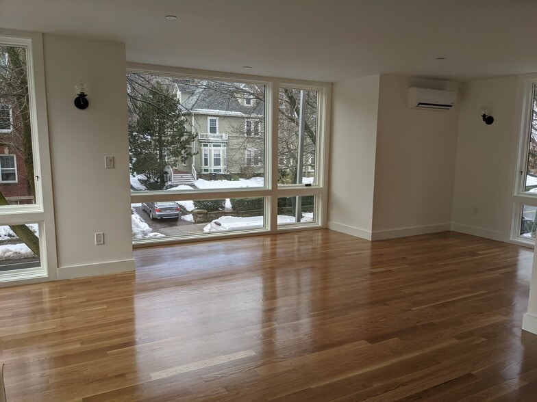 Building Photo - 71 Winchester St