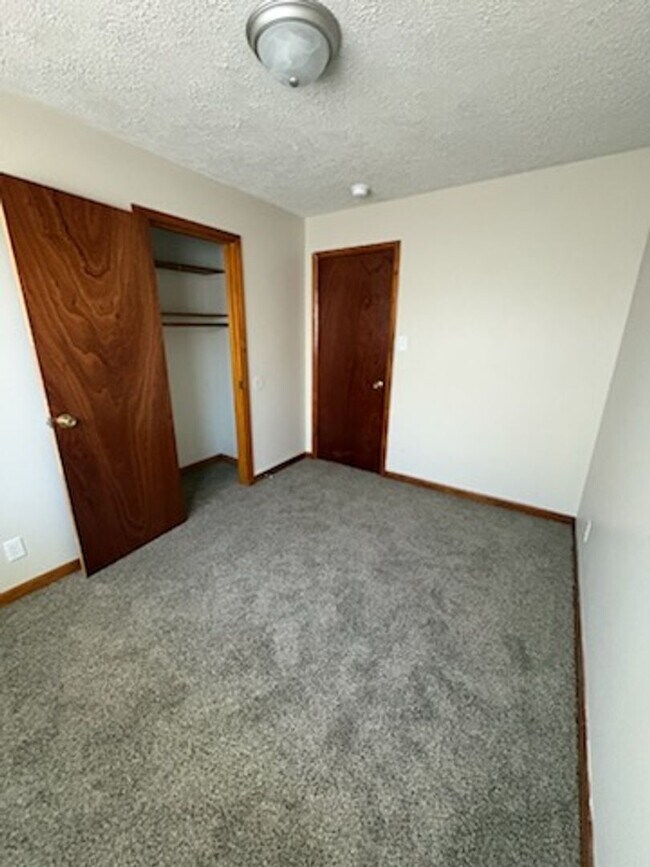 Building Photo - 827 N Alvord Blvd