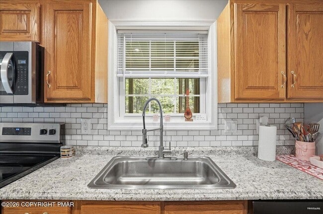 Building Photo - 12 Rockway Ct