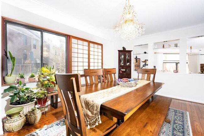 Building Photo - Stunning 4 Bedroom 3 and a Half Bath Bethe...