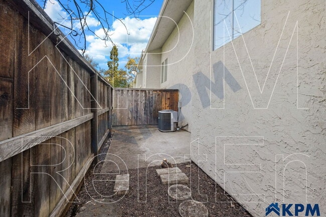 Building Photo - 999 Porter Ave