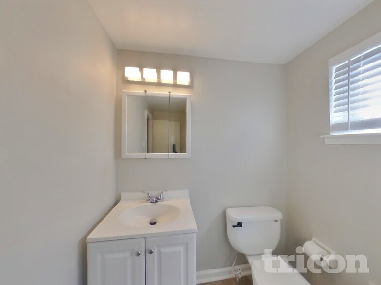 Building Photo - 586 Saratoga Rd