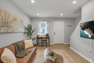 Building Photo - 380 Forest St