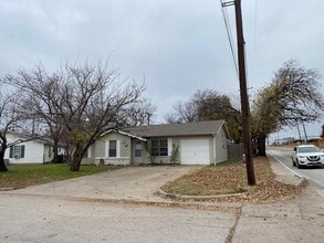 Building Photo - 1502 Pikeview Terrace