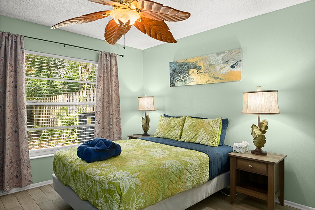 Master Bedroom - 5014 Gainsville Dr