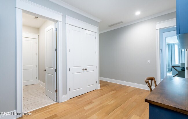 Building Photo - 10400 Meeting St