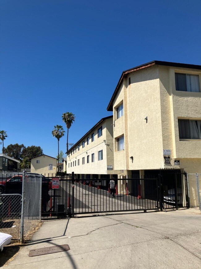 Building Photo - 331 S 49th St