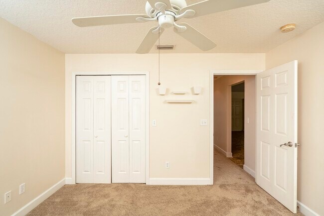 Building Photo - 4040 Red Pine Ln