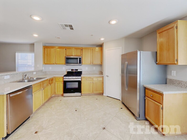 Building Photo - 1092 Country Coach Dr