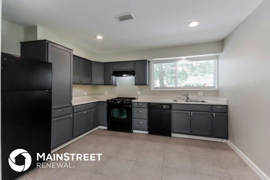 Building Photo - 24518 Pine Canyon Dr