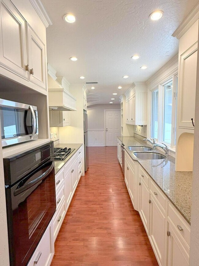 Building Photo - Sprawling Westside Walnut Creek Ranch Home...