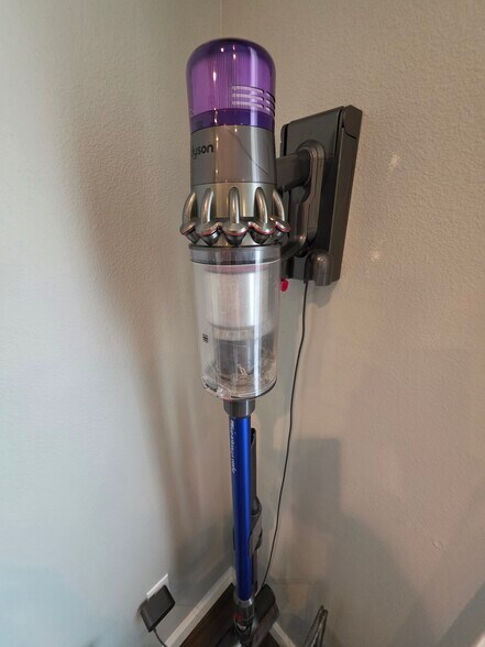 Shared vacuum - 10721 NE 109th St