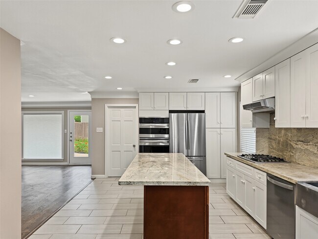 Building Photo - 139 Haversham Dr