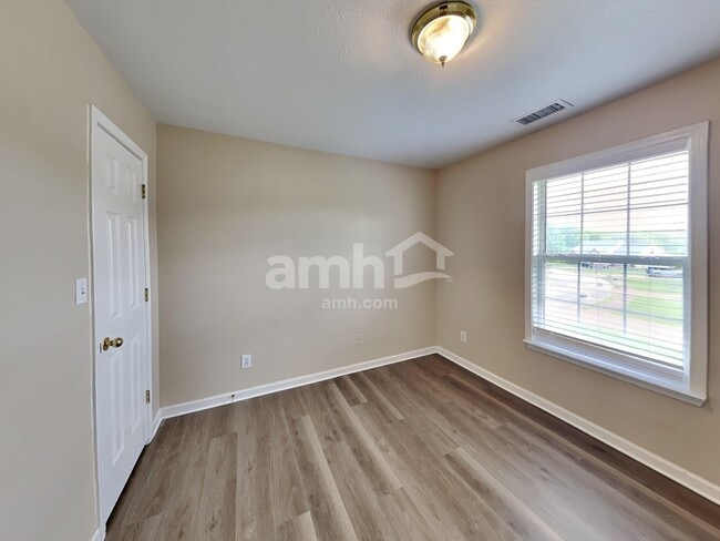 Building Photo - 2502 Euclid Dr