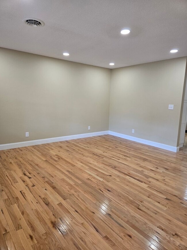 Building Photo - 108 Potomac Cir