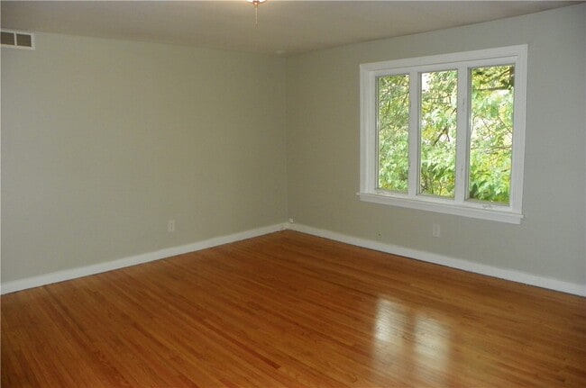 Building Photo - 575 Ridge Rd
