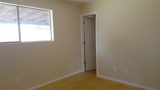 Building Photo - 890 Palo Verde Dr