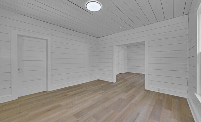 Building Photo - Spacious 3 Bed - 1 Bath House Near Downtown