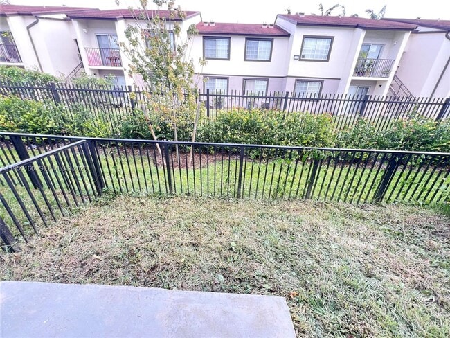 Building Photo - 3760 SW 50th Ave