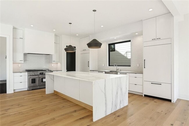 Building Photo - 2985 Lookout Pl NE