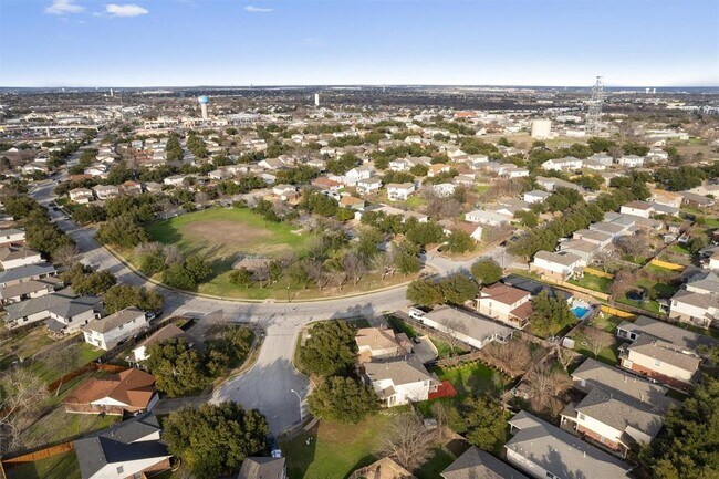 Building Photo - 1305 Caras Cv