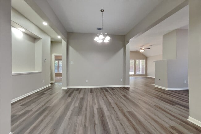 Building Photo - 70 N Creekmist Pl