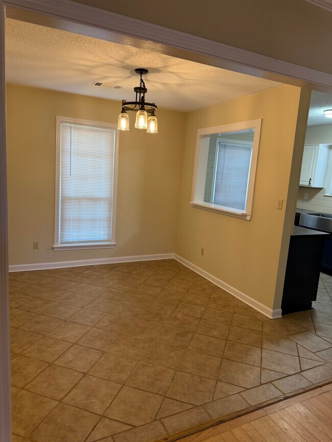 Building Photo - 7200 Devine St