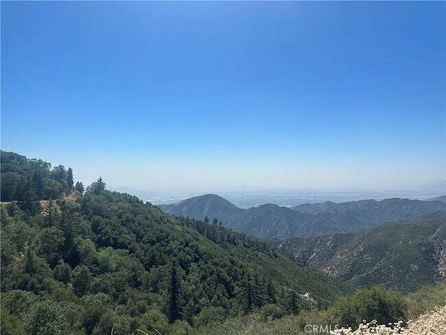 Building Photo - 2490 Fern Dr