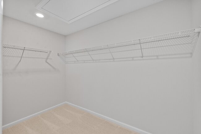 Building Photo - 130 Paramount Dr