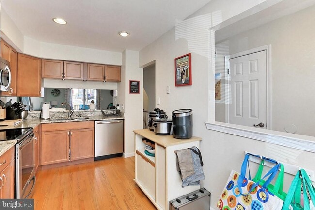 Building Photo - 8492 Laurel Oak Dr