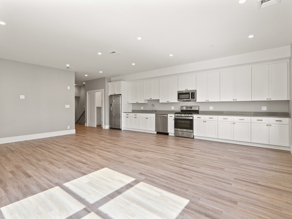 Building Photo - 27 Vinton St